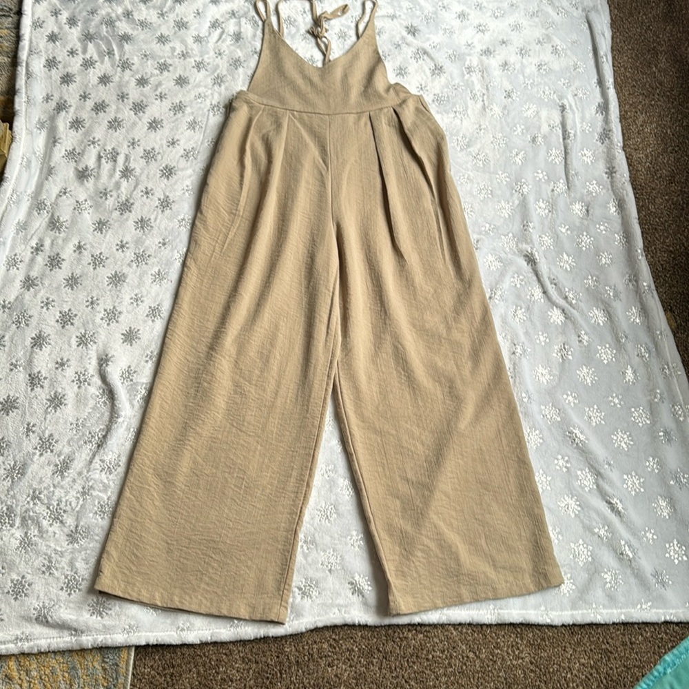 Beautiful jumper to look beautiful this summer has a small stain in front